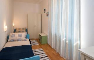 2 Bedroom Cozy Apartment In Vrbnik - Vrbnik - 3