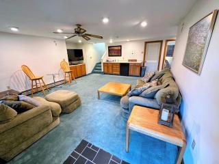 MWP69 Spacious 5-bedroom condo, partial Notch views, 2 min to skiing! - 4