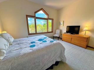 MWP69 Spacious 5-bedroom condo, partial Notch views, 2 min to skiing! - 2