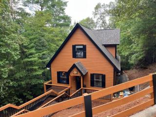 Helen, GA Bear Paw Haus 4 bdrm, sleeps 10, fire pit, pool table, on Golf course - 0