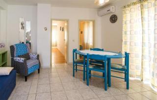 2 Bedroom Cozy Apartment In Vrbnik - Vrbnik - 7