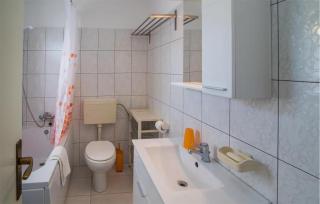 2 Bedroom Cozy Apartment In Vrbnik - Vrbnik - 2