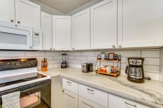 Newly Remodeled Kailua-Kona Condo with Pool Access - 1