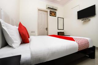 Collection O Ramji Grand Near Tdi Mall - New Delhi - 5