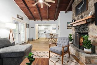 Hidden Hollow 3BD Cabin - Hot Tub, Wifi, Game Room, Fire Pit - 8