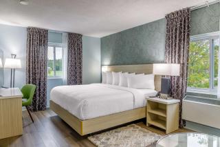 Motel 6 Niagara Falls, ON Near the Falls - 8