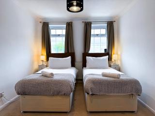 Central, Close To Station & Hospital Sleeps 5, Book Now - Maidstone - 7
