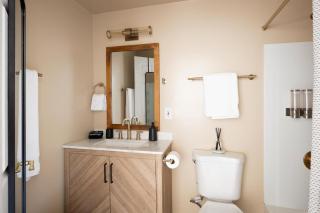 Cozy Private Studio with Patio AC Laundry - San Diego - 2