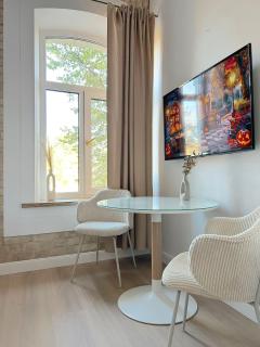 cohost I Brand New Apt, w-AC in a Central Location - 9