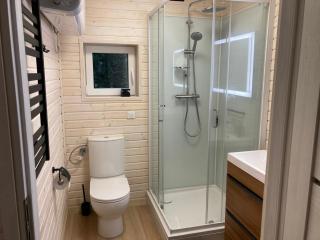 Domek drewniany nad stawem z sauną i jakuzzi - Międzyborów - 5