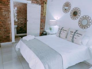 Zhantique Guest House 1- Unit 2 - Boksburg - 9
