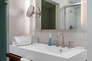 2BR W Residence FLL, OCEAN VIEWS, Infinity pool, hot tub, large balcony, easy amentiy access - Fort Lauderdale - 4