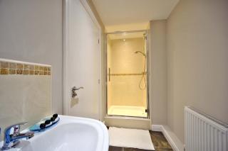 1 bedroom, 3 beds, M1, M62, Wi-Fi, Free Parking - 1