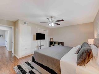 5 STAR House - Chic Mid-Century Modern Luxury Home - Dallas - 6