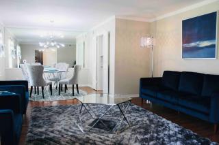 5 STAR House - Chic Mid-Century Modern Luxury Home - 3