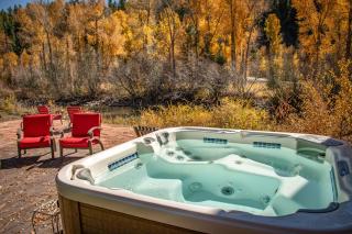 Riverfront Home with Hot Tub about 19 Mi to Wolf Creek! - 8