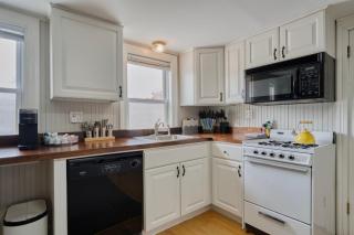 Top-Floor 1BR in Historic Capitol Hill - Washington - 2
