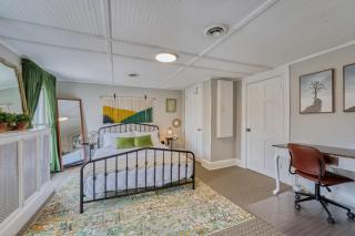 Affordable Apartment with Parking Near Capitol in Walkable Neighborhood - Washington - 4