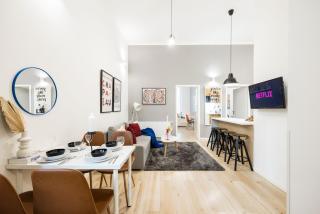 Walk to Opera House - 3BR Live in Budapest Designer Apt - Budapest - 2
