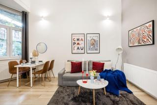 Walk to Opera House - 3BR Live in Budapest Designer Apt - Budapest - 0