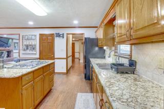 House on 20 Acres with On-Site Pond in Spring Lake! - Spring Lake - 4