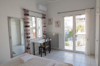 Cozy Greek Apartment - 3