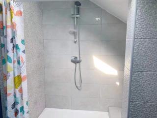 Rainbow Villa, One bed in shared dormitory room, please choose male or female room correctly, not mixed, check in from 16h00 to 23h50 - 6