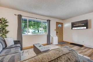 Runaway Escapade! Hot Tub, BBQ & Fire Pit - 1