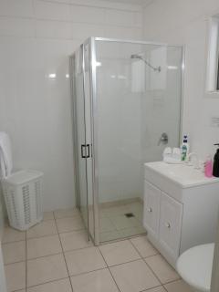 Airlie Apartments - 8