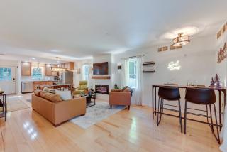 Riverfront Retreat with Hot Tub in Pocono Lake! - Pocono Lake - 8