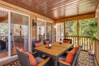Riverfront Retreat with Hot Tub in Pocono Lake! - Pocono Lake - 9