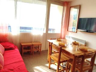 Studio Cabine au Calme, Proche des Pistes et du Centre, Balcon, TV - FR-1-771-68 - 1