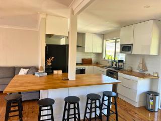 Coastal Escape Noraville - Family Friendly Home - Woodfire Pizza Oven - Norah Head - 3