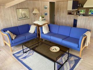 At Lovely Lyngsbæk Strand Near Ebeltoft, This Lovely Holiday Home Is At The End Of A Blind Path On A Beautiful, Large, Enclosed Plot, It Only Takes Approx, 5-6 Min, To Walk From The House Down To The Beach - 5