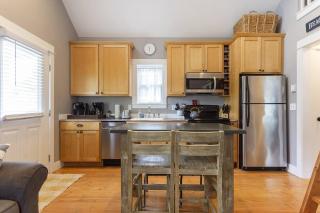 Seabrook 2 Bedroom cottage with hot tub, pets OK - Pacific Beach - 6