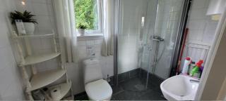 Nice Home In Uddevalla With 1 Bedrooms And Wifi - Uddevalla - 4