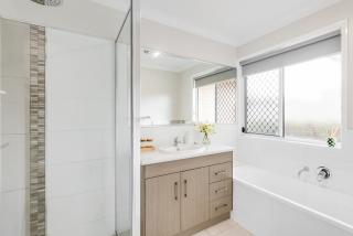 Westridge Precinct Perfection! - Harristown - 4