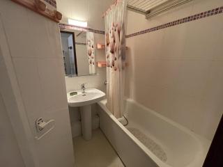 Confortable T2 avec balcon au cœur de la station, proche pistes et commerces - FR-1-787-80 - Laveissière - 3