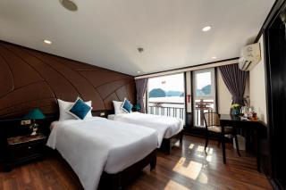 Amanda Cruise on Ha Long Bay - Ha Long - 5