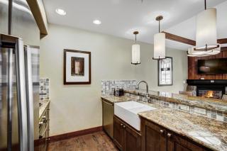 Luxury 1 Bedroom Condo with Slopeside View condo - 2