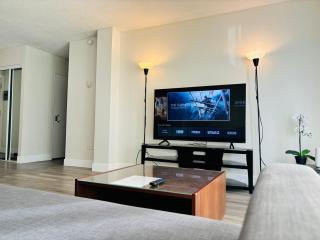 Cozy 1 Bedroom Condo with Parking - 0