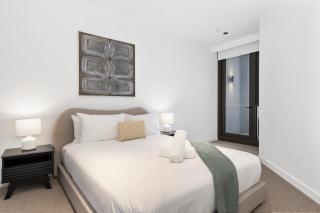 Modern & Stylish 1BR Apt w Balcony, WiFI & Parking - 8