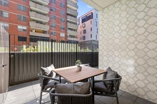Stylish 1BR in Trendy Area w Big Balcony & Parking - 8