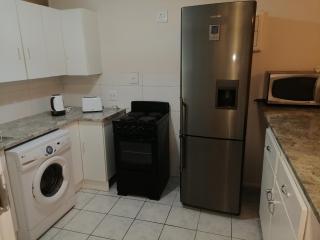 Spacious 1 BEDROOM APARTMENT - 7