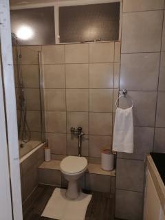 Spacious 1 BEDROOM APARTMENT - 3