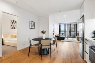 Stylish and Modern 2BR w King Bed, Study and Car Park - Carnegie - 9