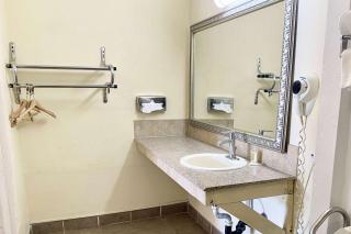 Super 8 by Wyndham Albuquerque Downtown - Albuquerque - 8