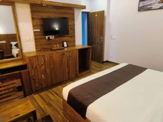 Hotel kasauli view café restaurant open terrace mountain view - Kasauli - 7