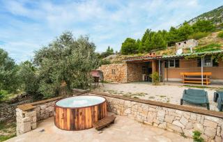 Awesome Home In Nerezisca With Wifi - 1