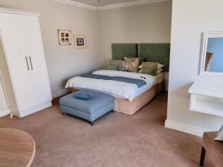 Hermanus Cliff Path Lodge - No Load-shedding - 6